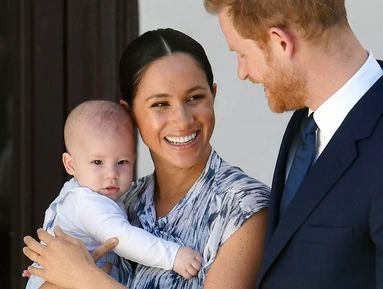 Harry e Meghan voltam a rejeitar monarquia e filho fica sem título real