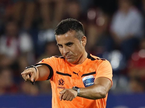 Conmebol define arbitragem da final da Sul-Americana entre Atlético-MG e Lanús no Paraguai