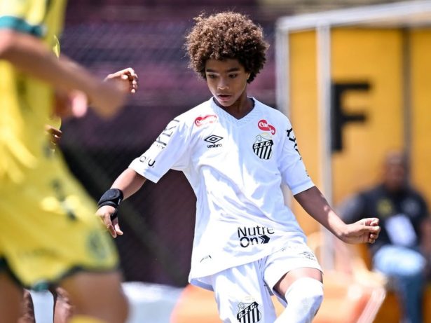 Athletico-PR encaminha contratação de joia de 13 anos do Santos