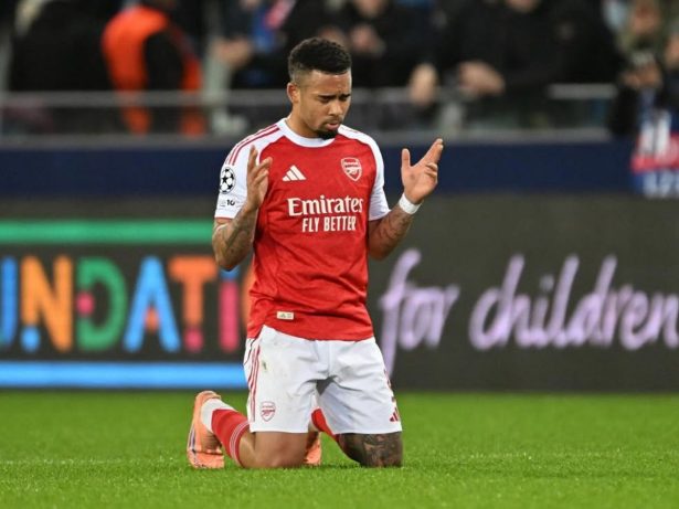 Após 11 meses fora, Gabriel Jesus desabafa em retorno aos gramados: “Muito feliz”