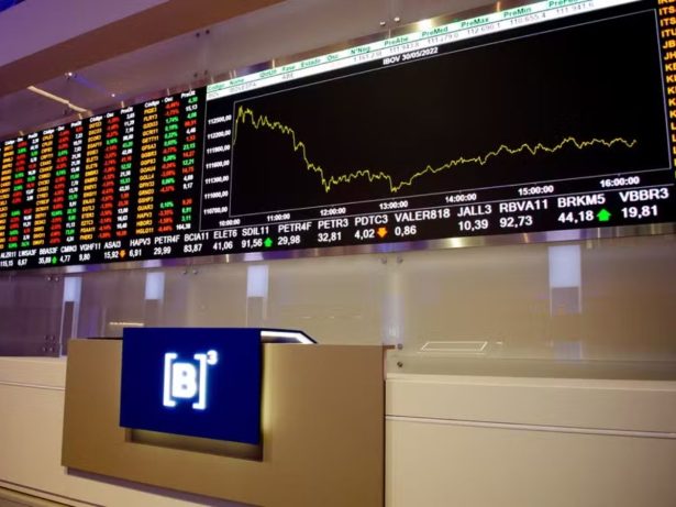 Bolsa de valores brasileira rompe a marca dos 141 mil pontos pela 1ª vez