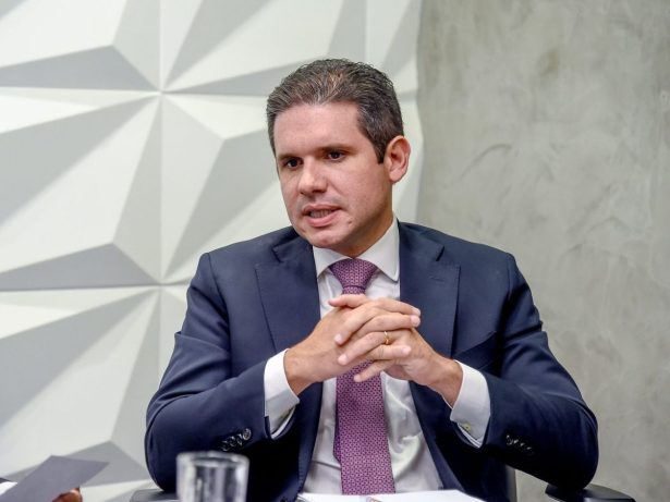 Hugo Motta quer mudar sistema eleitoral até 2030 para blindar Congresso