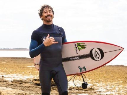 Yago Dora é vice em J-Bay, mas garante vaga antecipada no WSL Finals e assume liderança do ranking