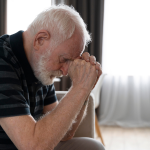Dia do Idoso: Entenda como a falta de vitamina B12 pode ser confundida com Alzheimer