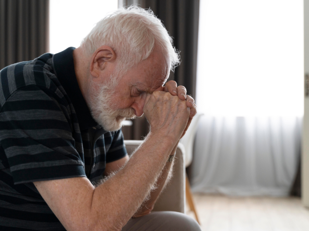 Dia do Idoso: Entenda como a falta de vitamina B12 pode ser confundida com Alzheimer
