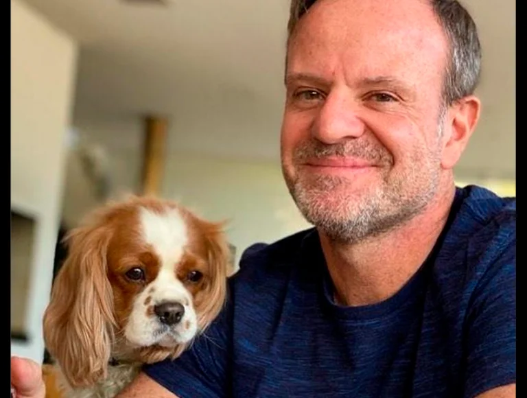 Cachorro de Barrichello come 11 bitucas de cigarro e morre: “Lixo é no lixo”