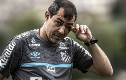 Santos demite Fábio Carille um dia após título da Série B e negocia acordo para rescisão