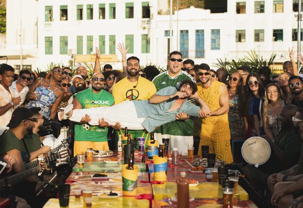 Menos é Mais e Nattan viajam para Salvador e gravam música ao vivo em ponto turístico