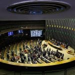 Governo quer aprovar pautas econômicas e oposição clama pela anistia na volta do Congresso