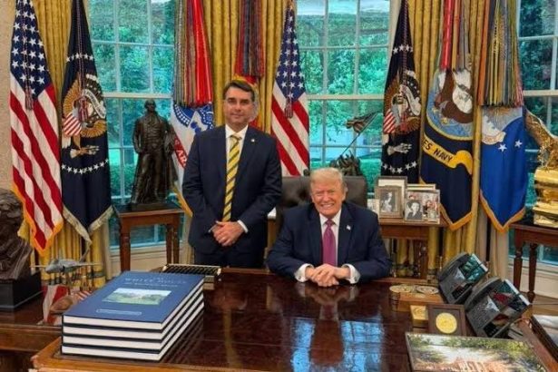 Trump diz que aprova ida de Flávio Bolsonaro para os EUA: “Eleição foi estranha”