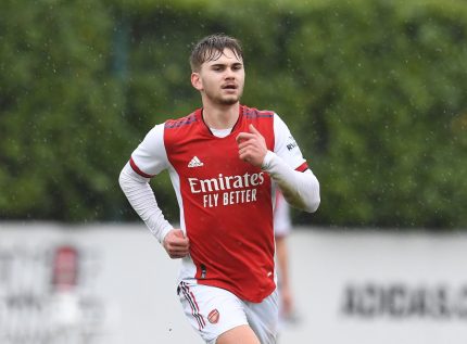Morre ex-jogador do Arsenal aos 21 anos após lesão cerebral em jogo da 7ª  divisão inglesa - Portal Leo Dias