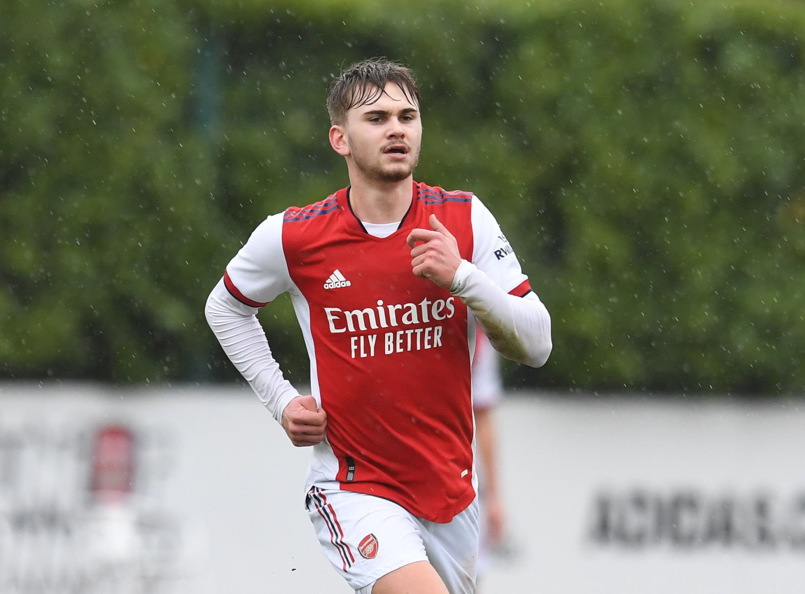 Billy Vigar iniciou a carreira nas divisões de base do Arsenal, onde chegou a atuar pelas equipes sub-18 e sub-21, antes de transferir-se para o futebol das divisões inferiores / Reprodução