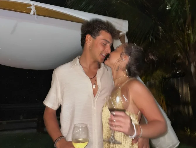 Indireta? Mel Maia posta foto em clima de romance com o surfista João Maria: “Seu amor me consertou”