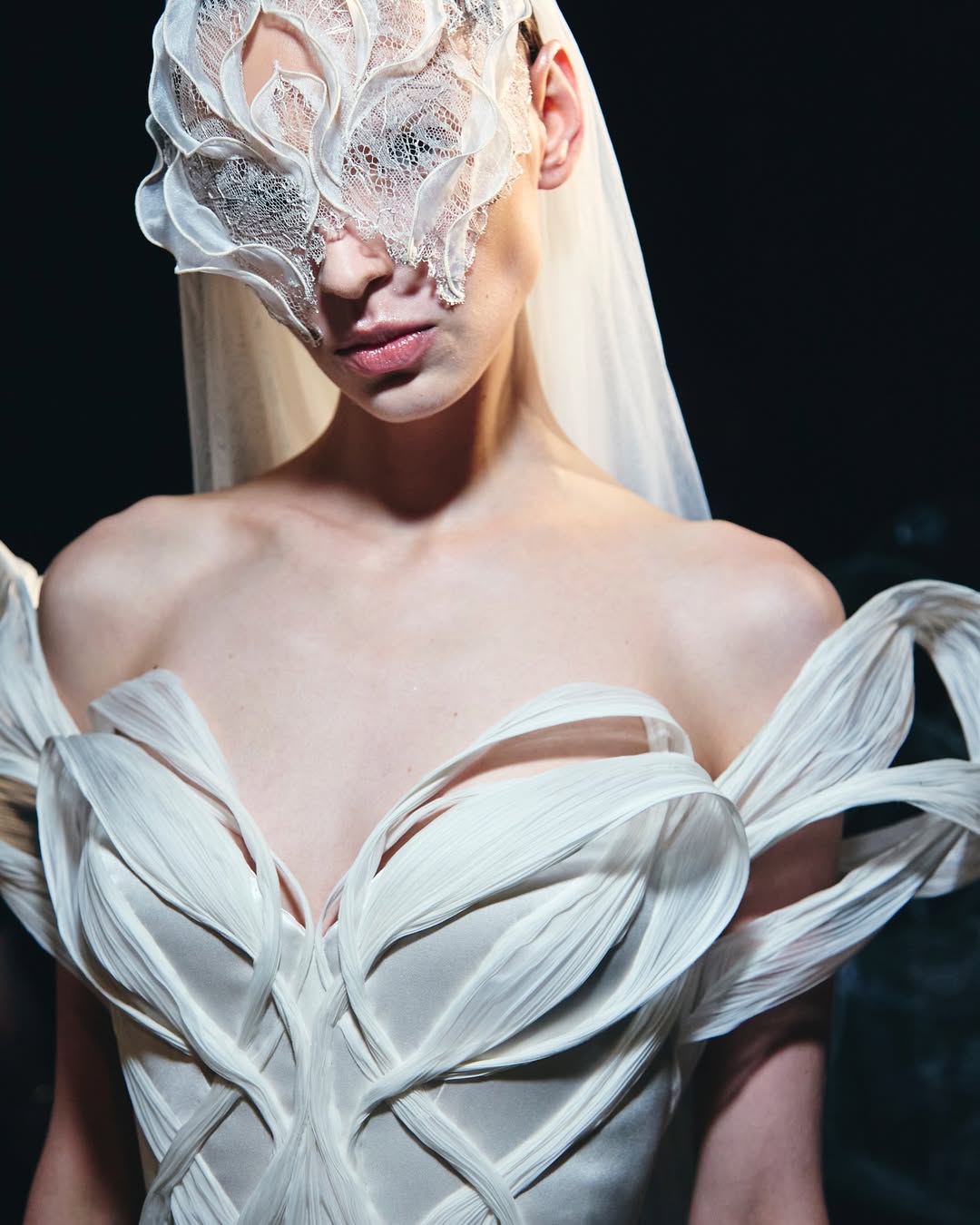 Reprodução: Instagram @irisvanherpen