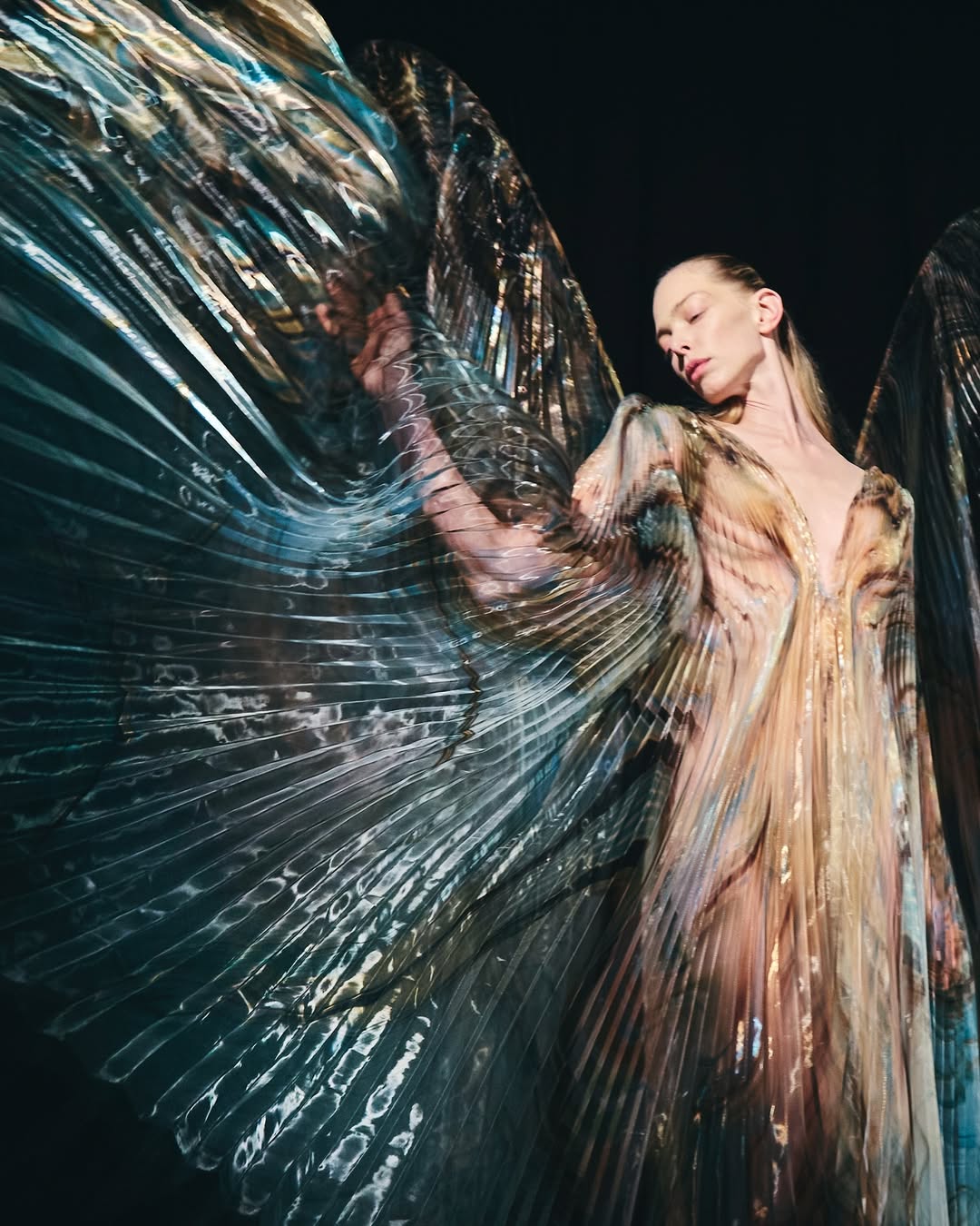 Reprodução: Instagram @irisvanherpen