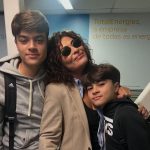 Juliana Paes celebra os 12 anos do filho caçula e tamanho do primogênito chama atenção