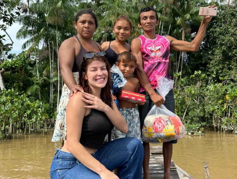 Jaquelline, campeã de A Fazenda 15, promove ação solidária na Ilha de Marajó
