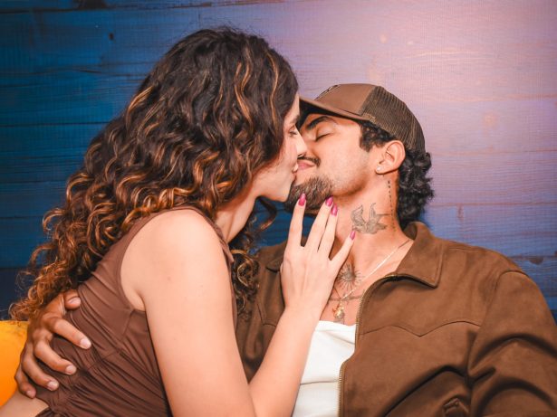 Jeninho e Maria Rita assumem namoro com beijo apaixonado no último dia de Barretos