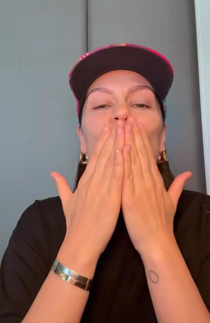 Reprodução/Instagram/@jessiej Reprodução/Instagram/@jessiej