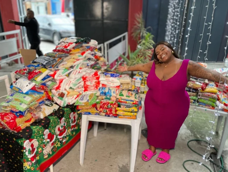 Jojo Todynho comemora sucesso de bazar com doação de alimentos para abrigo