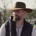 Novo momento! Cantor Juarez assina com empresário de grandes nomes do sertanejo para sua carreira solo