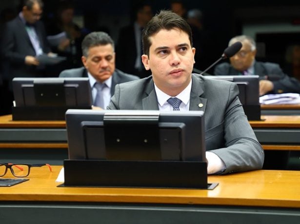PF cumpre mandado na Câmara contra deputado Júnior Mano