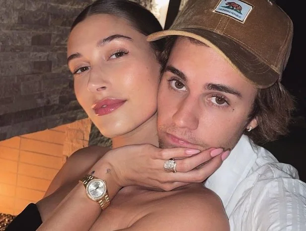 Hailey revela distância da família e rebate críticas sobre casamento com Justin