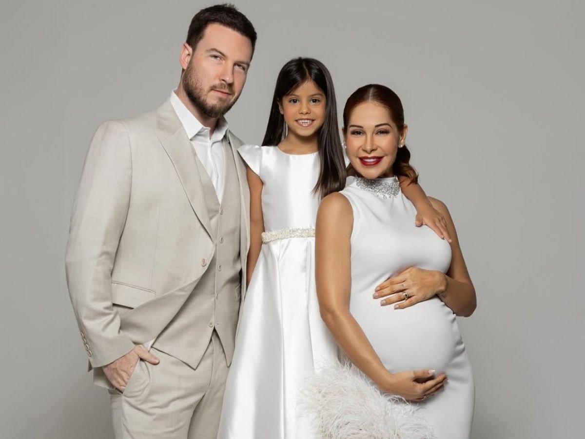 Thiago Nigro, Sophia e Maíra Cardi grávida de Eloáh - Foto: Mari Righez