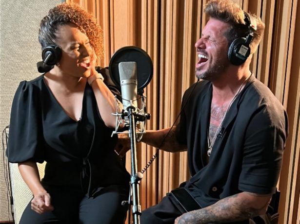 Karine Alves e Fernando Fernandes aceitam desafio musical