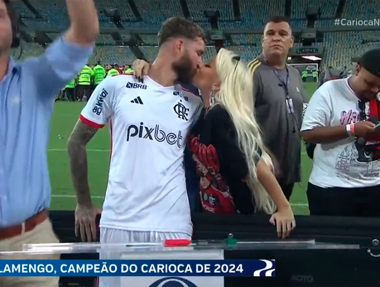 Léo Pereira dá beijão em Karoline Lima após título do Flamengo