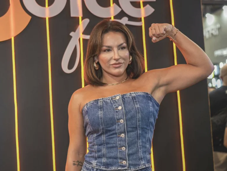 Kéfera participa de evento fitness e arrasta fãs que acompanham seu novo estilo de vida