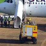 Explosão de bateria portátil em avião da Latam força pouso de emergência