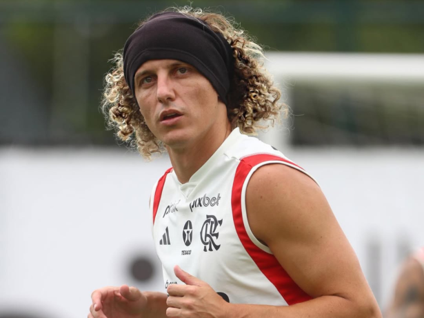David Luiz é acusado de oferecer R$ 100 mil e citar Eliza Samudio em ameaças para silenciar amante