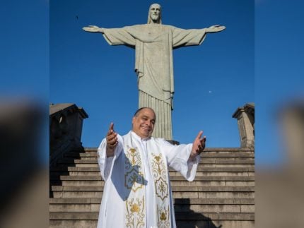 Padre Omar, reitor do Cristo Redentor, sofre acidente na Venezuela e fratura 8 costelas