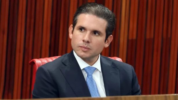 Hugo Motta reage às mudanças no IOF: “Brasil não precisa de mais imposto”