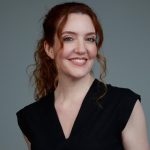 Larissa Maciel faz dobradinha entre TV e teatro