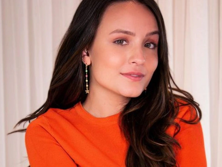 Larissa Manoela revela que não se relaciona mais com os pais