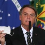 Bolsonaro nega a Leo Dias que tenha debochado do covid-19 ao imitar falta de ar