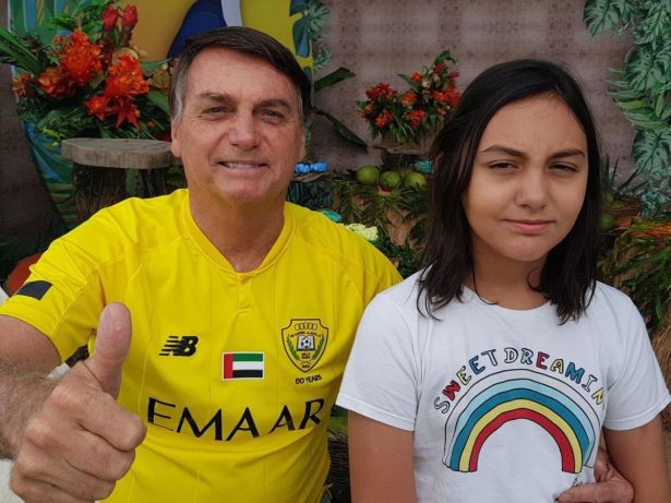 Bolsonaro diz que filha se adaptou ao colégio militar, mas sempre enfrentará desafios