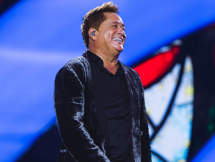 Aos 62 anos, Leonardo brinca sobre uso de “azulzinho”: “Todo dia”