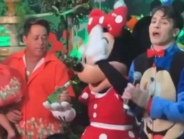 Vai uma aí? Leonardo oferece cerveja para Minnie em festa de Maria Flor