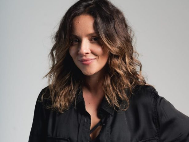 Letícia Tomazella se divide entre sucessos do streaming