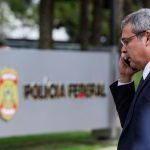Deputado Lindbergh Farias solicita prisão de Zambelli após saída do país