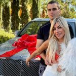 Um ano após prisão, Liziane Gutierrez volta com o marido e ganha carro de luxo