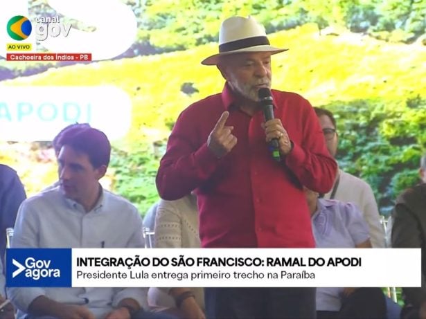 Lula diz que faltou coragem a governos anteriores para tirar transposição do papel