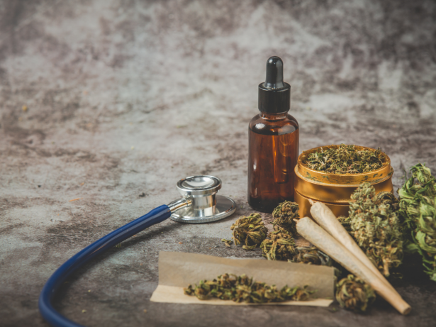 Prescrição de maconha medicinal gera sindicâncias e processos éticos a médicos