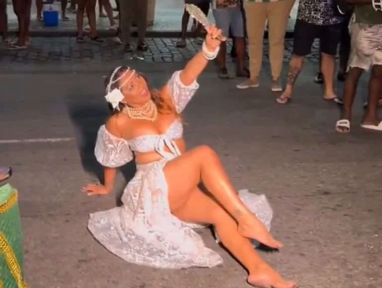 Mãe de Lexa viraliza após “deitar” no chão  no ensaio de rua do Império Serrano