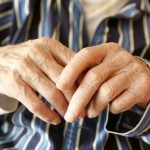 Estudo aponta que origem do Parkinson pode estar nos rins, e não no cérebro. Entenda!