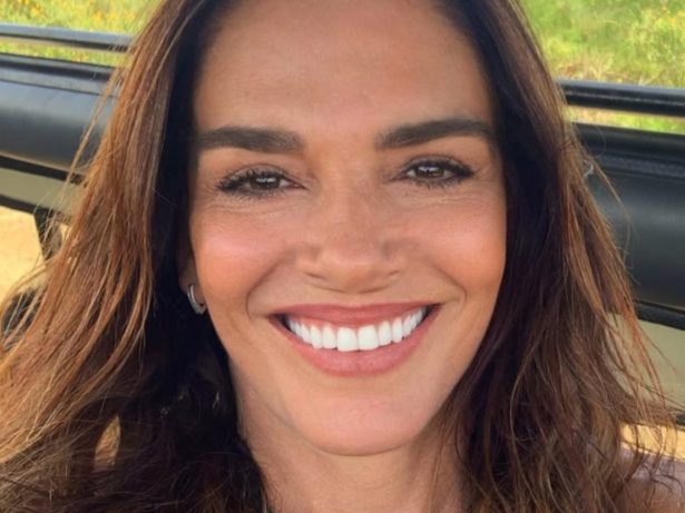 Mara Carvalho, sobre maratona no teatro: “Amo trabalhar”