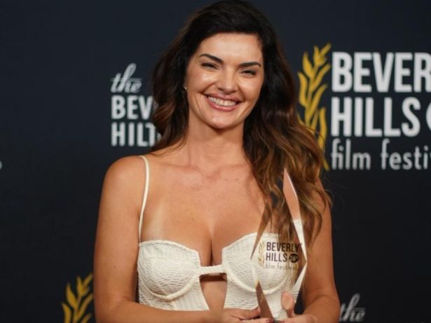 Mayana Neiva ganha prêmio em festival de cinema em Hollywood